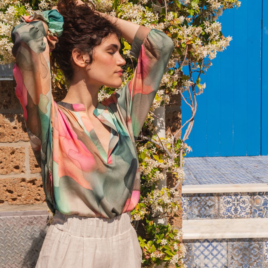 gemusterte Bluse MONYA clouds aus ECOVERO® – Bild 5