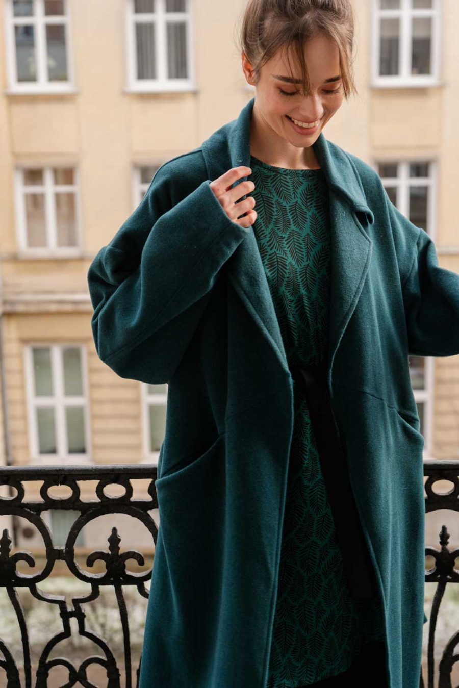 Oversize Mantel mit Wolle – Sample in Petrol – Bild 3