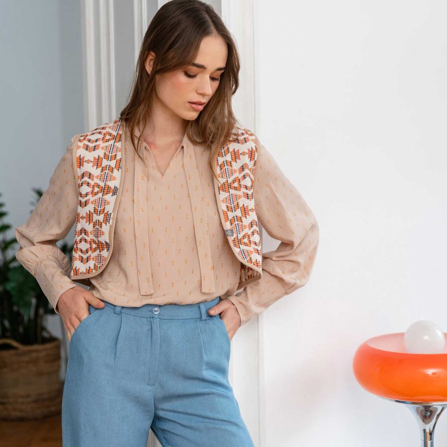 Weste MIA mit Jacquard Muster Beige – Bild 2