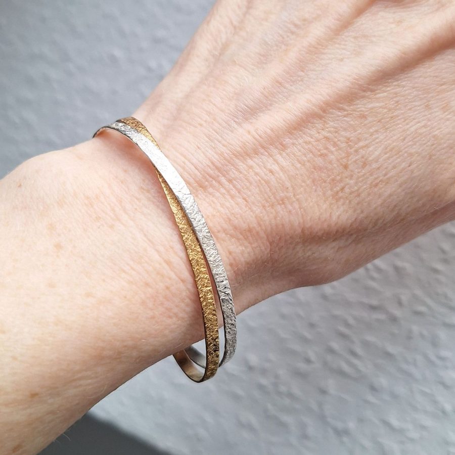 TIINY SPARKS goldene Armreifen in 3 Größen von Grethe Winter – Bild 2