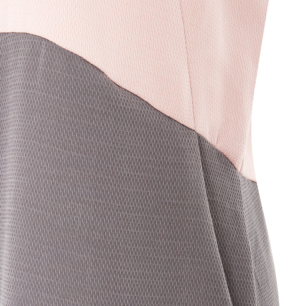 rückenfreies Kleid mit Taschen in Altrosa und Grau aus nachhaltigem Tencel Detailansicht