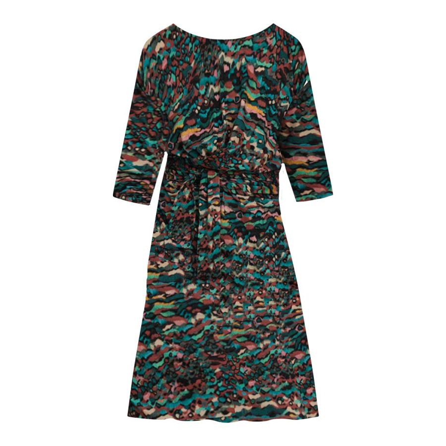 Gemustertes Jerseykleid aus ECOVERO® Jersey mit V-Ausschnitt, 2/3-Ärmeln, ausgestelltem Rock und Bindegürtel – fair produziert in Polen