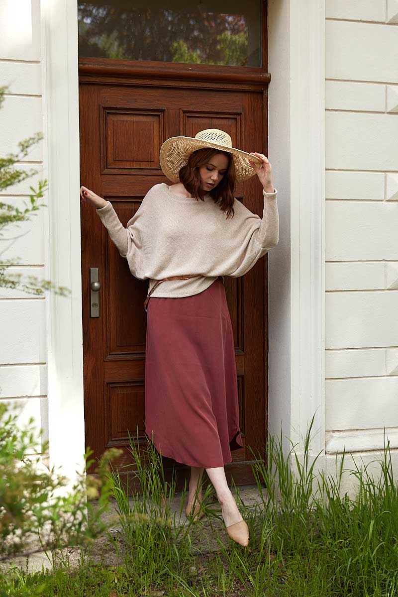 Midirock JULIP beere aus ECOVERO® Viskose, mit Strickpullover DILAB