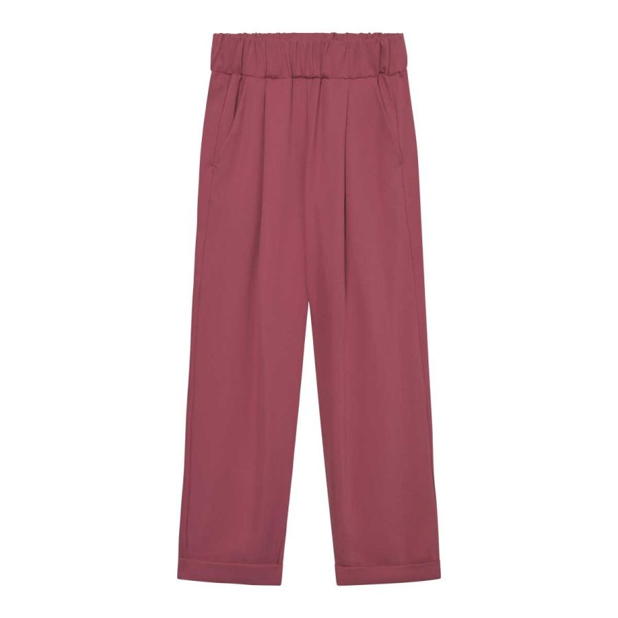 Lässige Bundfaltenhose JUPP in Beere aus ECOVERO® Viskose – nachhaltige Damenhose mit elastischem Bund und Umschlägen.