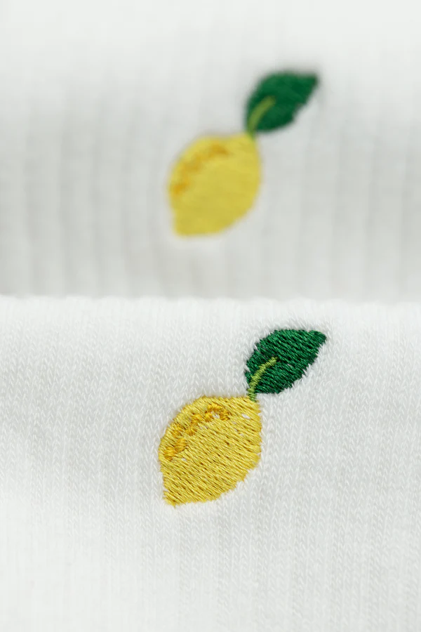 A-dam Socken in weiß mit zitronen Muster