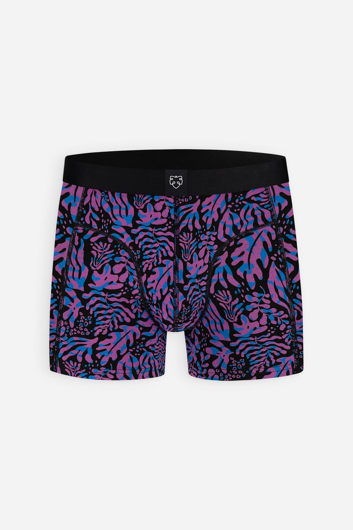 A-dam Boxer Briefs Black Leafs – nachhaltige Herrenunterhose aus Bio-Baumwolle mit floralem Blätter Motiv in lila schwarz