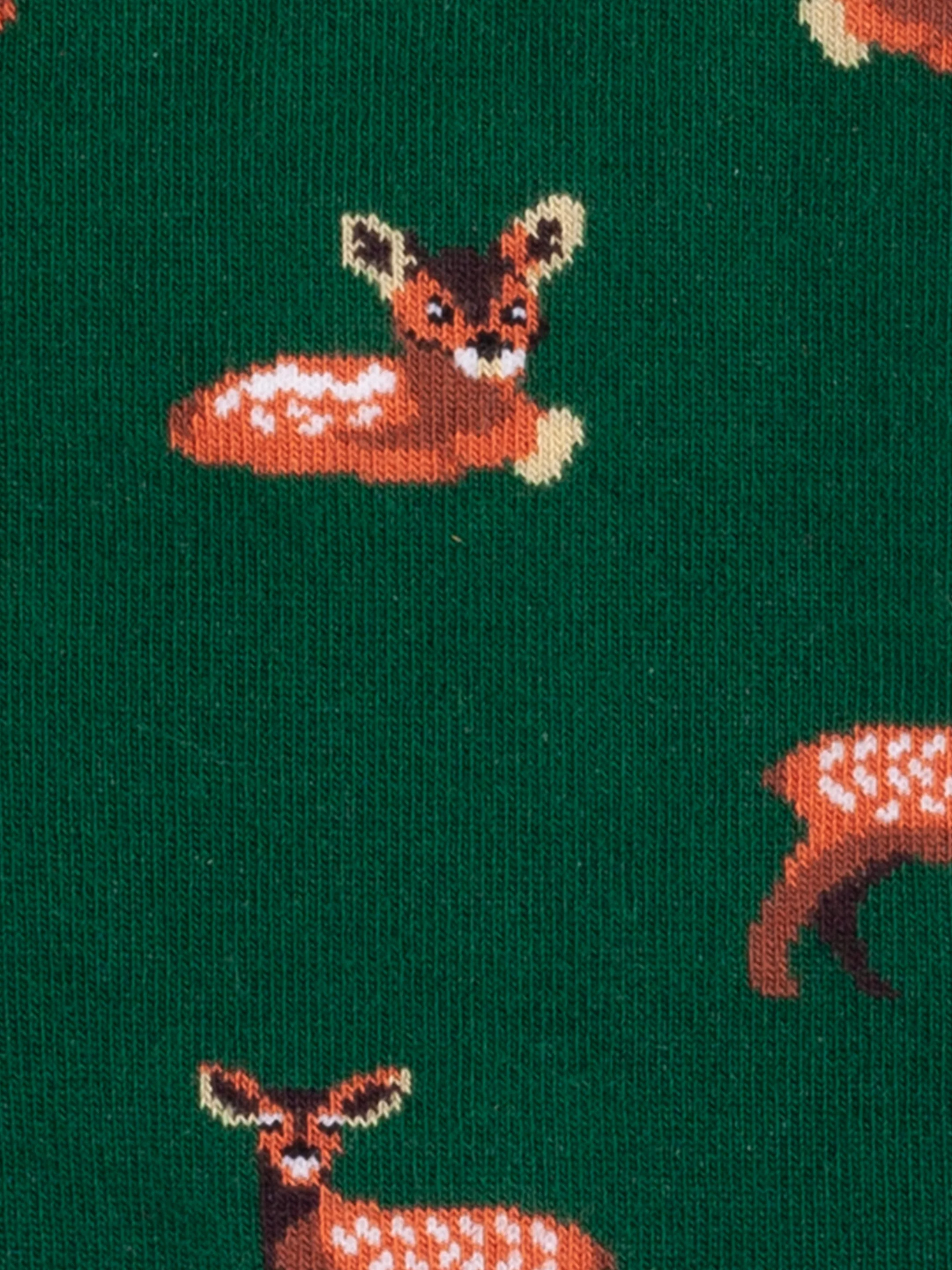 Dunkelgrüne Little Bambi Socken von DillySocks aus Bio-Baumwolle mit buntem Rehkitz-Muster, Komfortbund und wadenhohem Schnitt.