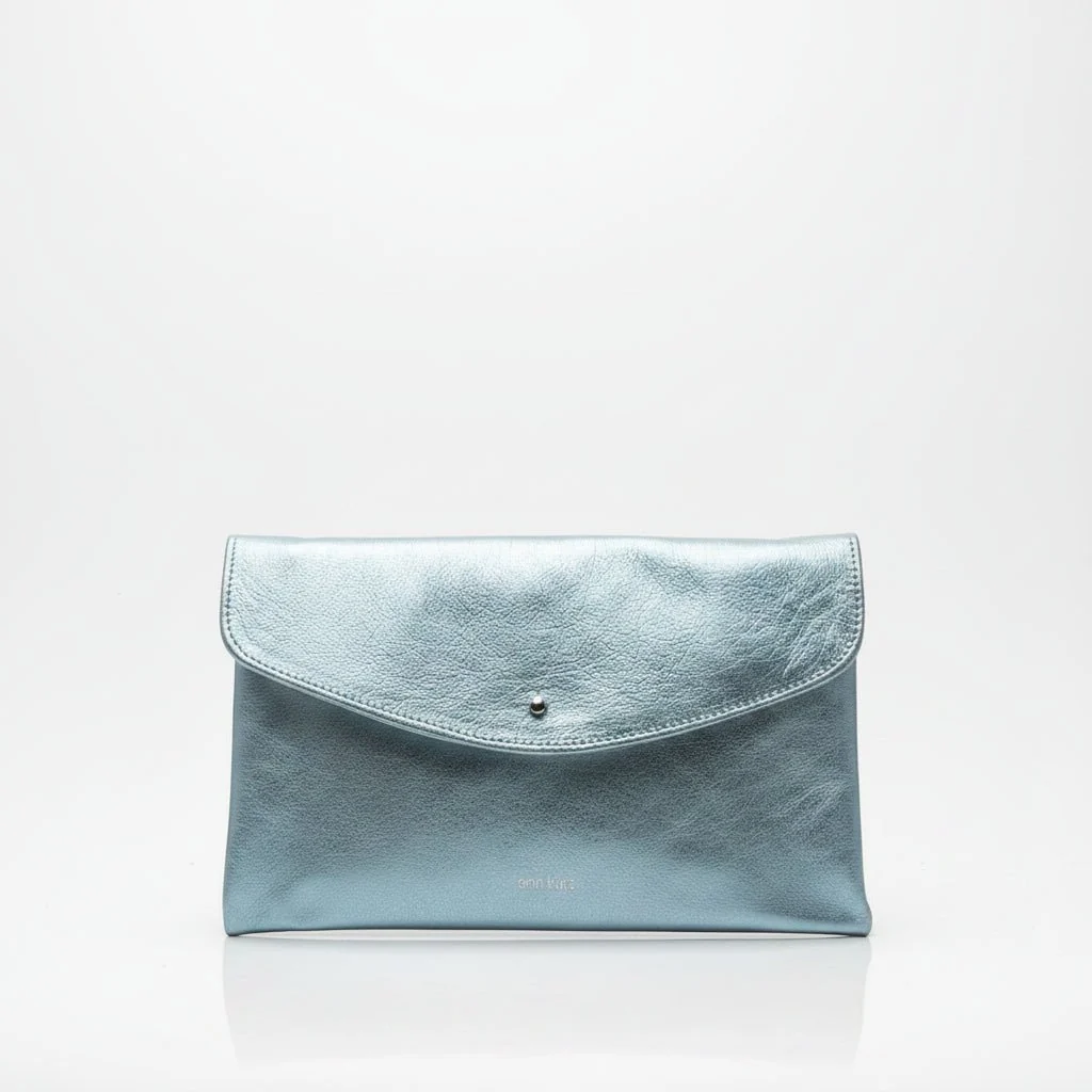 clutch von Ann Kurz in metallic Blau