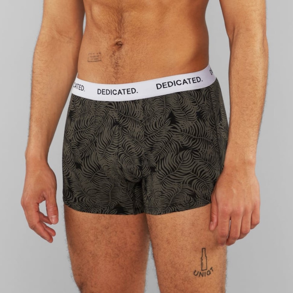 Nachhaltige Boxershorts Kalix Palm Leaves Black aus Bio-Baumwolle mit Palmblatt-Print von Dedicated Brand