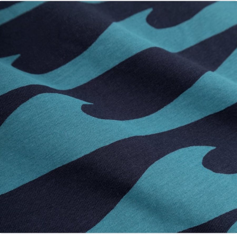 Nachhaltige Boxer Briefs Kalix Waves Navy Black Iris aus Bio-Baumwolle mit Wellenmuster von Dedicated Brand