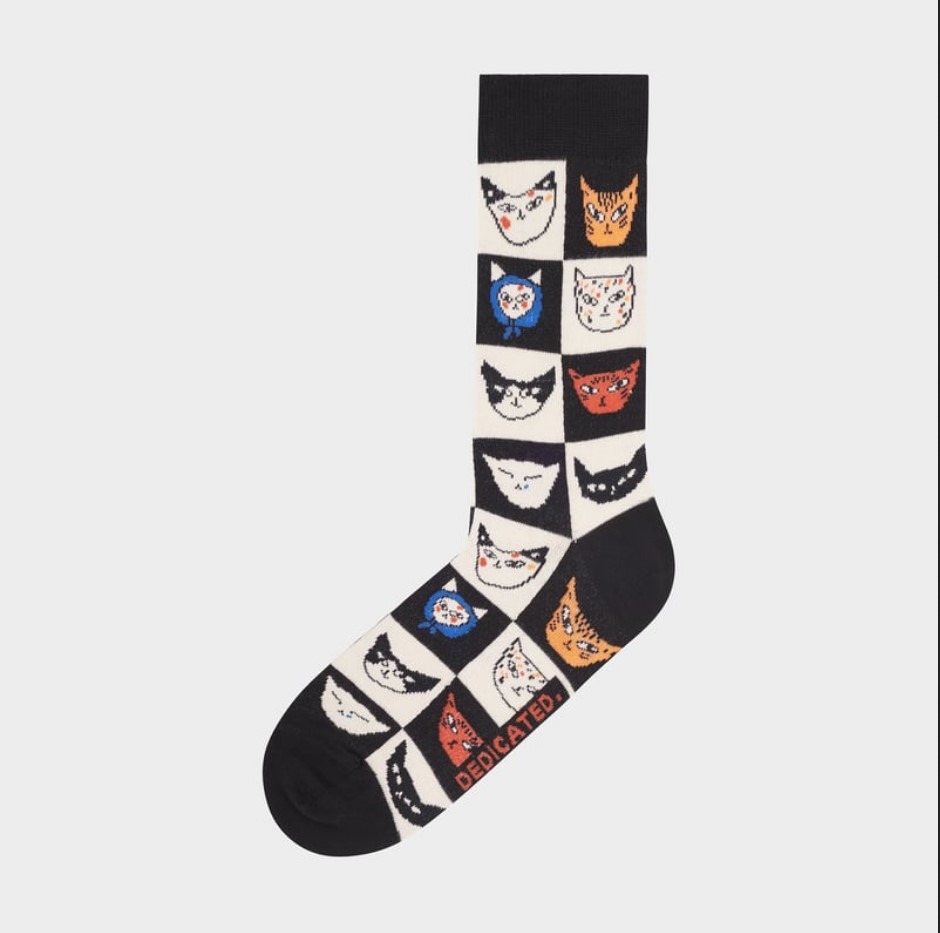 Cat Bingo Socken mit Katzen – nachhaltige Socks Sigtuna Black aus Bio-Baumwolle, fair produziert & vegan von Dedicated Brand