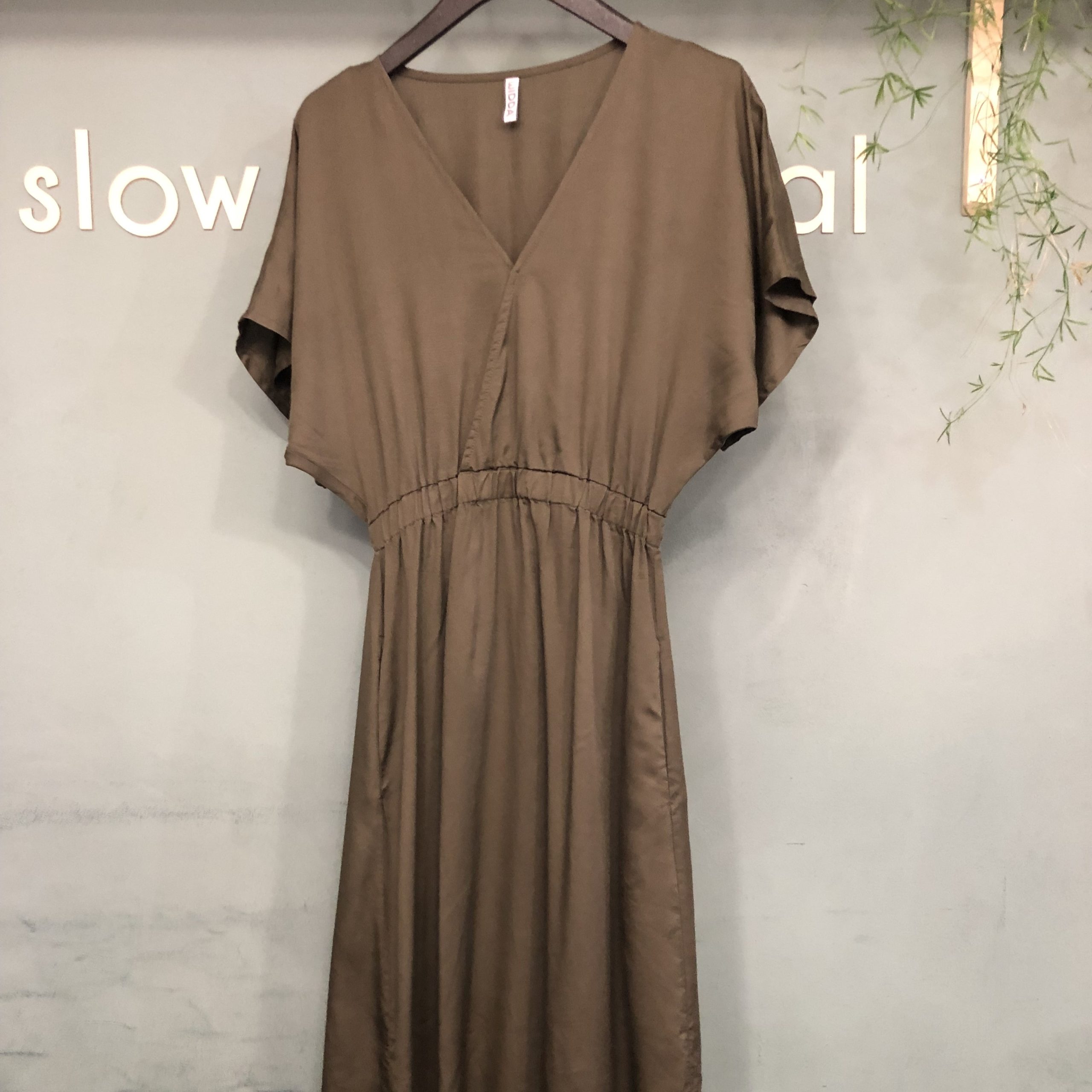 Preloved Kimonokleid JOAN in Oliv aus TENCEL®