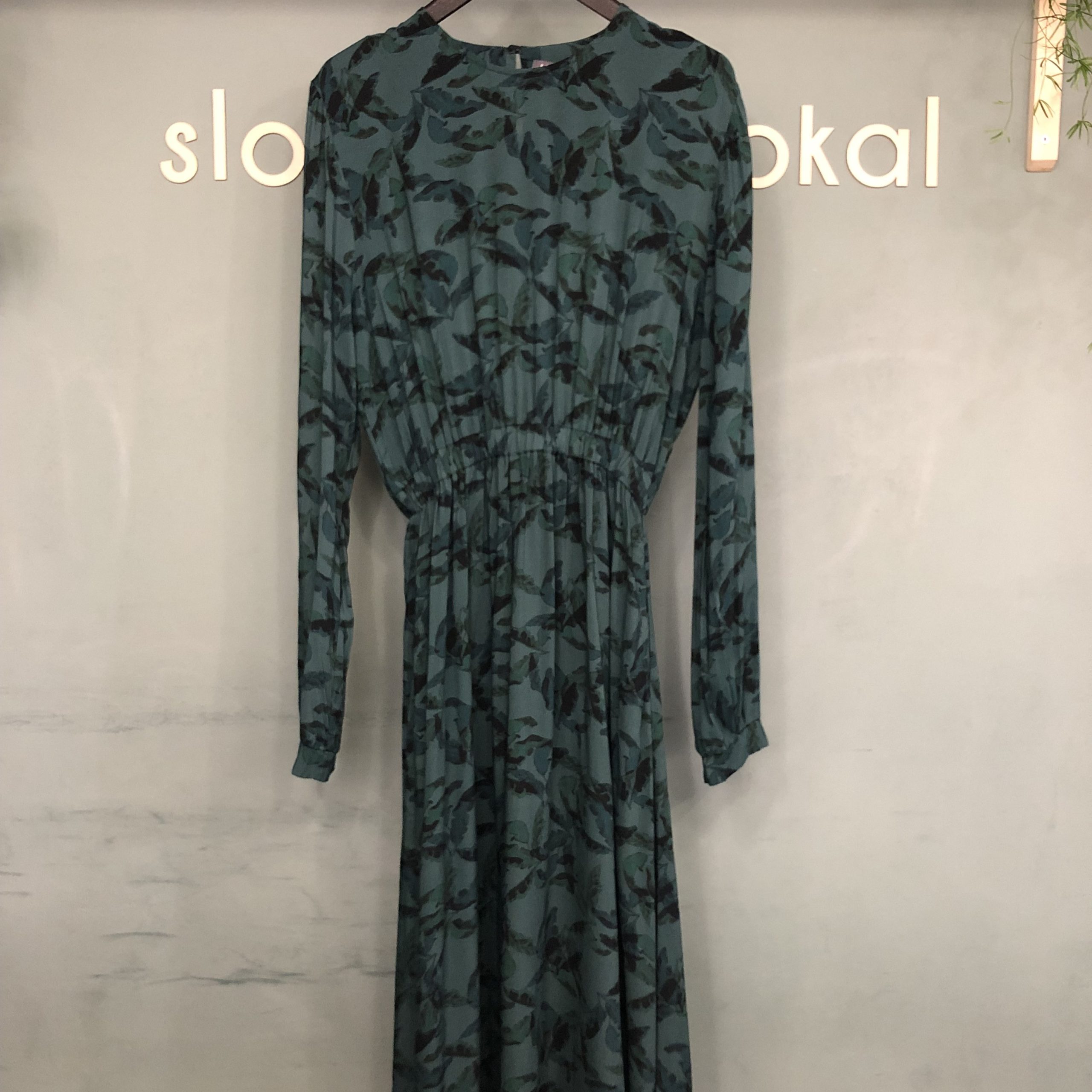 Preloved Midikleid GARBO Blätter Muster aus ECOVERO™