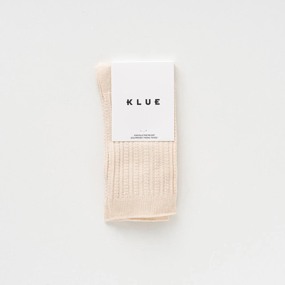 Beige KLUE Pointelle Socken aus TENCEL™ Modal mit feinem Rippstrick und zartem durchbrochenem Lochmuster in Größe 36–40.