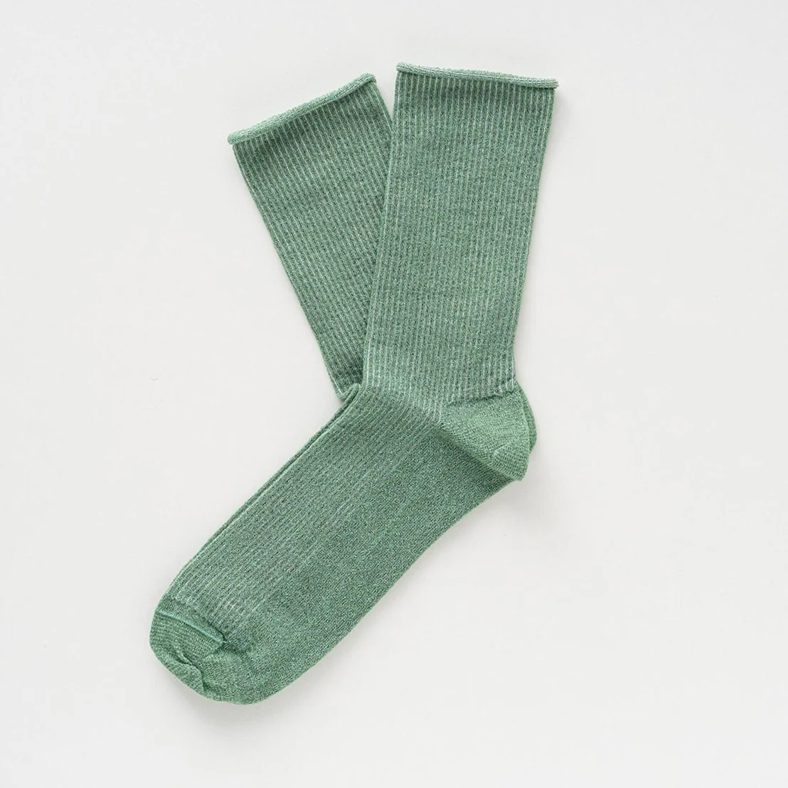 Mintgrüne KLUE Glitzersocken aus Lyocell mit feinem Metallic-Schimmer und umgeschlagenem Abschluss in Größe 36–40.