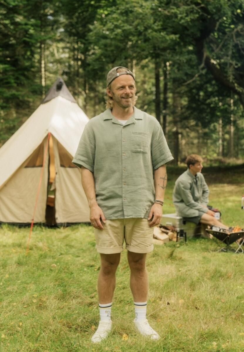 sommerliches Kurzarmhemd von LAKOR aus Hanf und Biobaumwolle in hellgrün