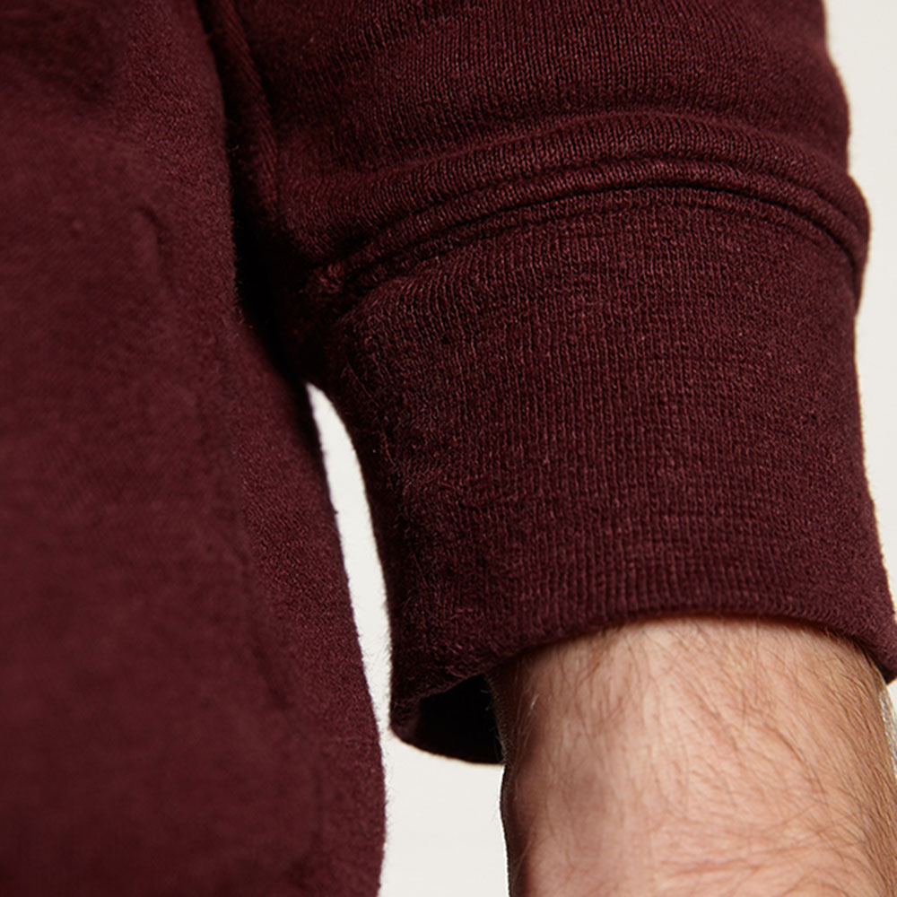 Pullover "Marsh" aus Hanf - weiches Sweatshirt in einem Pflaume-Ton für Frauen und Männer - Detailansicht Ärmelbündchen