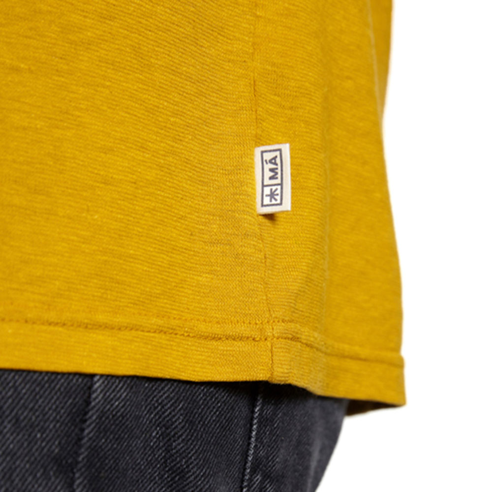 Shirt REGGIE aus Hanf in Gelb von MA Hempwear - Detail Label in der Seitennaht