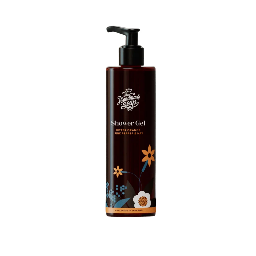 Flasche des Bitter Orange & Pink Pepper Duschgels 250 ml von The Handmade Soap Company auf hellem Hintergrund