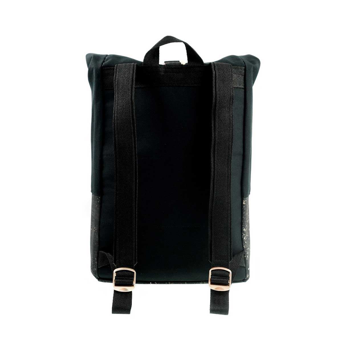 Rolltop Rucksack aus Kork und recycelter Baumwolle in Schwarz von UlstO Bags - Rückansicht