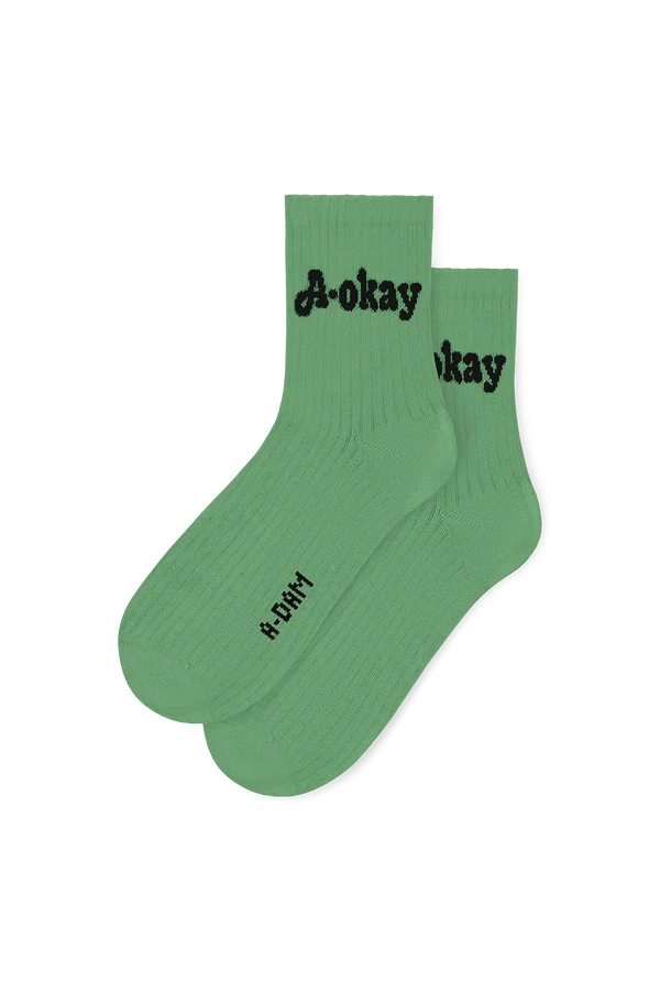 A-dam Socken in Grün mit a-okay aufschrift
