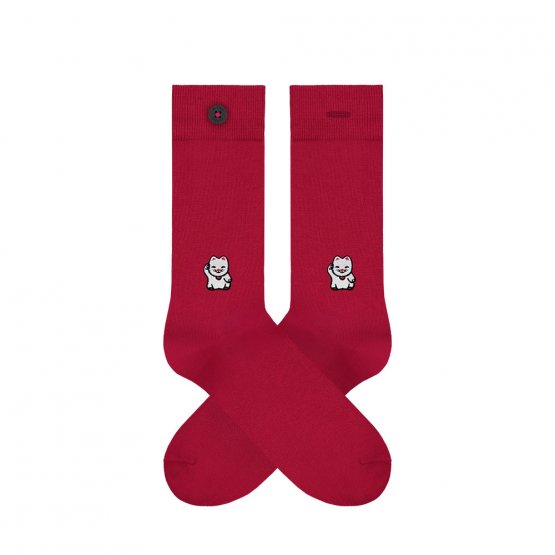 Rote Socken mit Winkekatze aufgestickt aus Biobaumwolle von A-dam Underwear