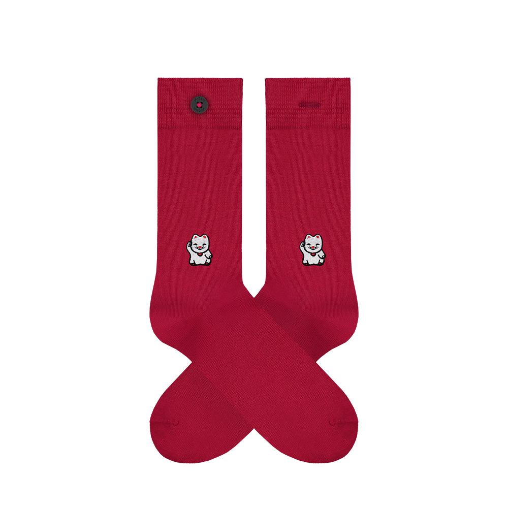 Rote Socken mit Winkekatze aufgestickt aus Biobaumwolle von A-dam Underwear