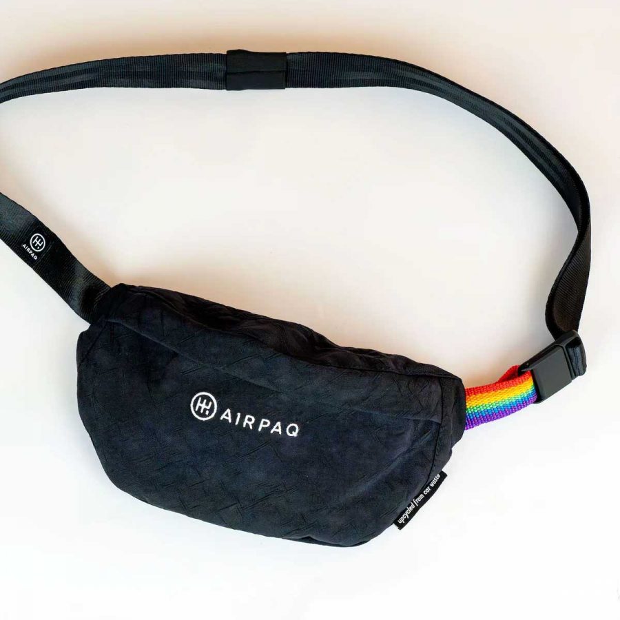 Hipbag von Airpaq in der neuen Pride Edition. Mit circa 4cm langem Regenbogenabschnitt im Gurt.