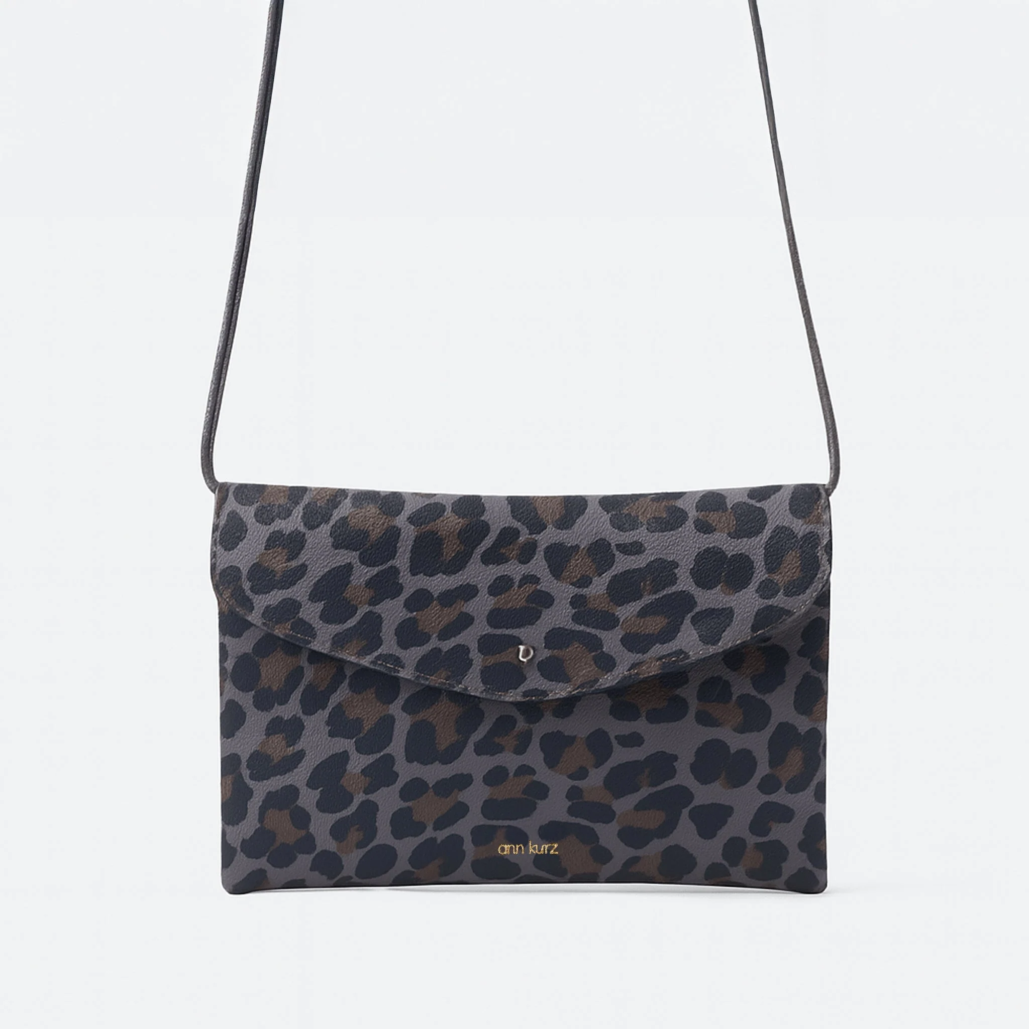 Cute Clutch - Umhängetasche aus Leder mit grauem Leo Muster von Ann Kurz