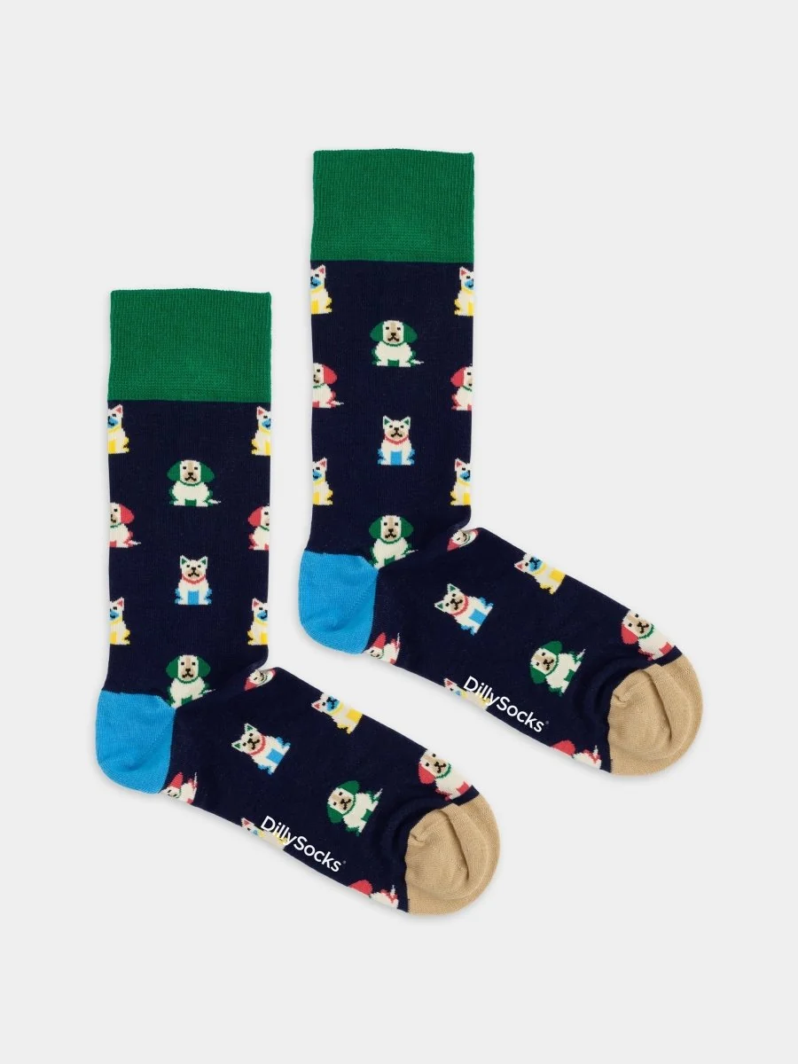 Navyblaue Dog Society Hundesocken von DillySocks aus Bio-Baumwolle mit vielen farbenfrohen Hunden und wadenhohem Schnitt.
