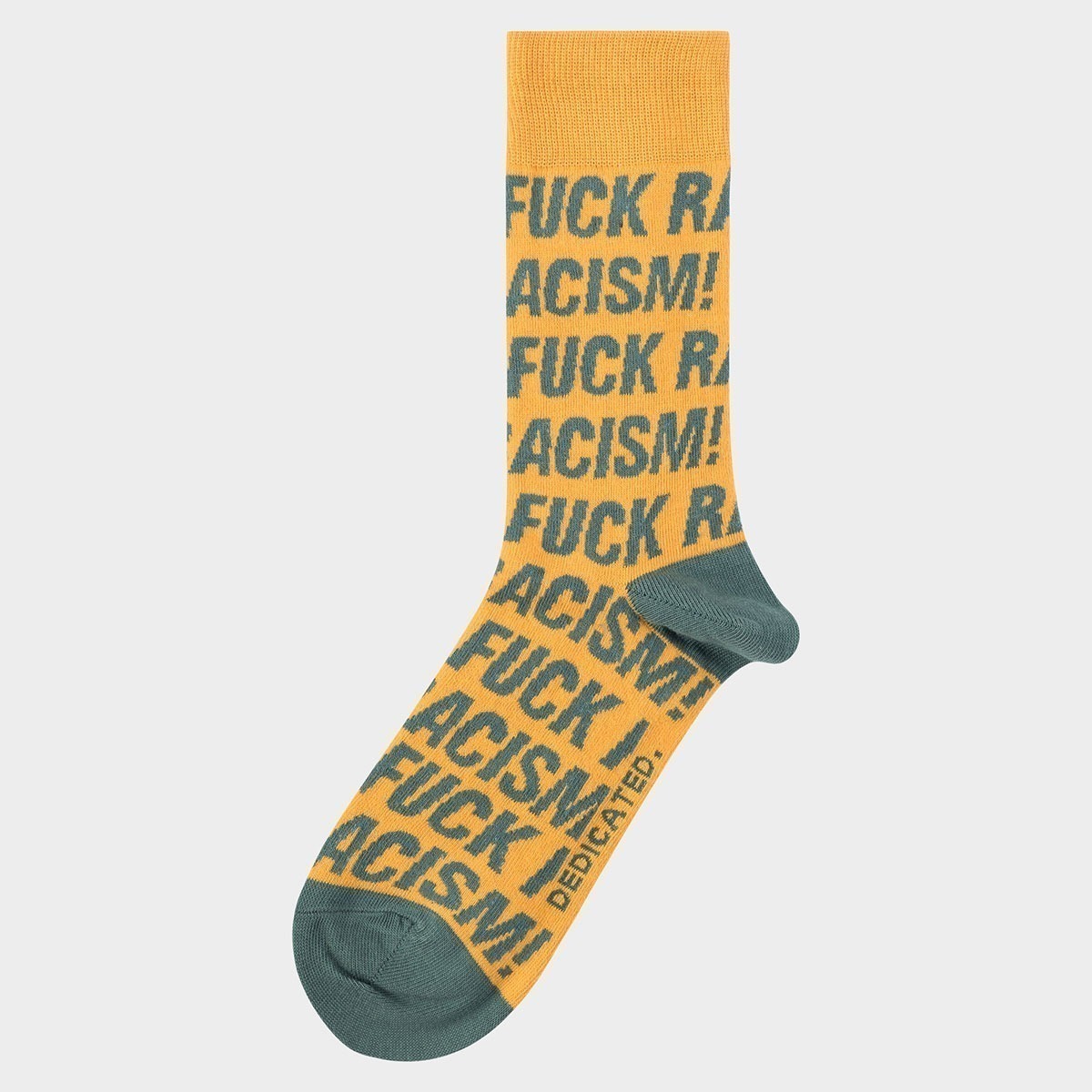 Socken mit Fuck Racism Slogan von Dedicated. Strümpfe aus Bio-Baumwolle in Gelb mit grauem Muster.