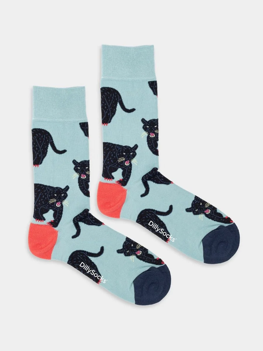 DillySocks Midnight Panther Socken mit dunklem Hintergrund und Panther-Motiv, gemusterte Design-Socken aus Bio-Baumwollmix
