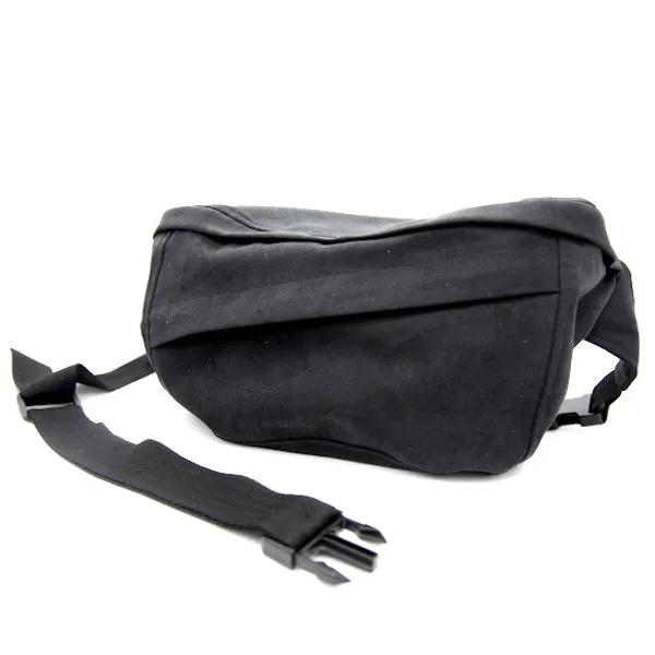 schwarze wasserabweisende Crossbody Bag mit zwei Taschen von Elements2Wear