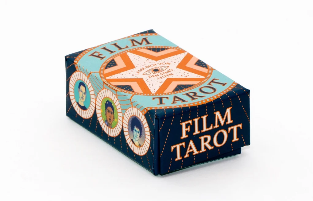Film-Tarot Mini vom Laurence King Verlag mit 78 illustrierten Tarotkarten, Filmfiguren als Tarot-Archetypen und Anleitung.