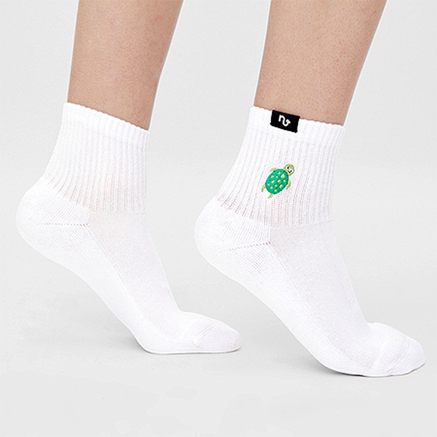 Sport Socken mit Schildkröten Stickerei von Natural Vibes