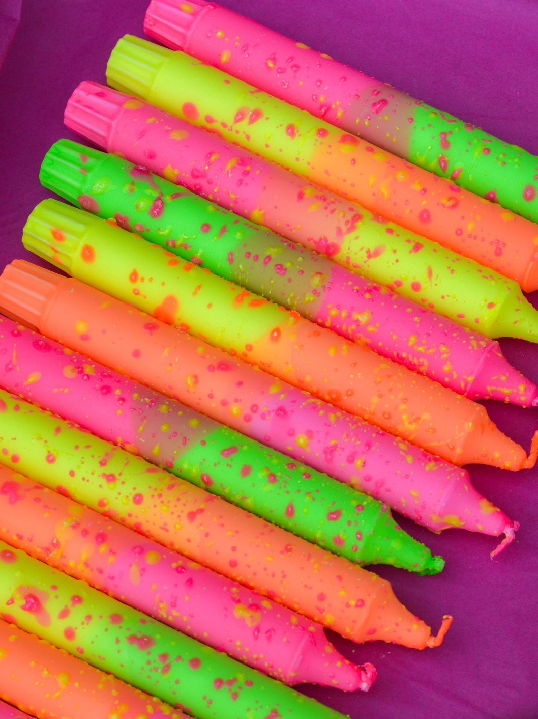 neon bunte Konfetti Kerzen von Nordtrice