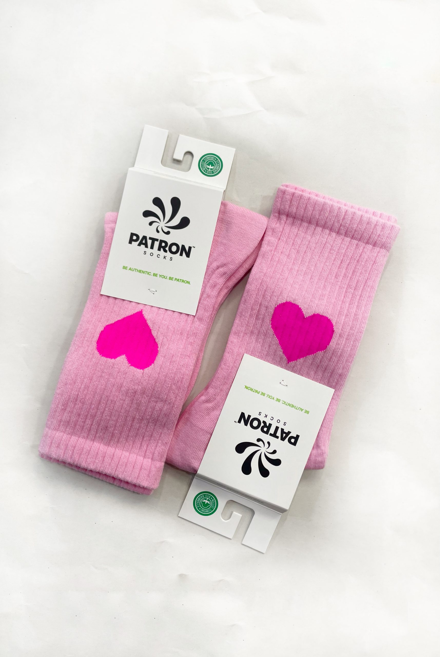 rosa Tennissocken mit neon rosa Herz von Patron Socks