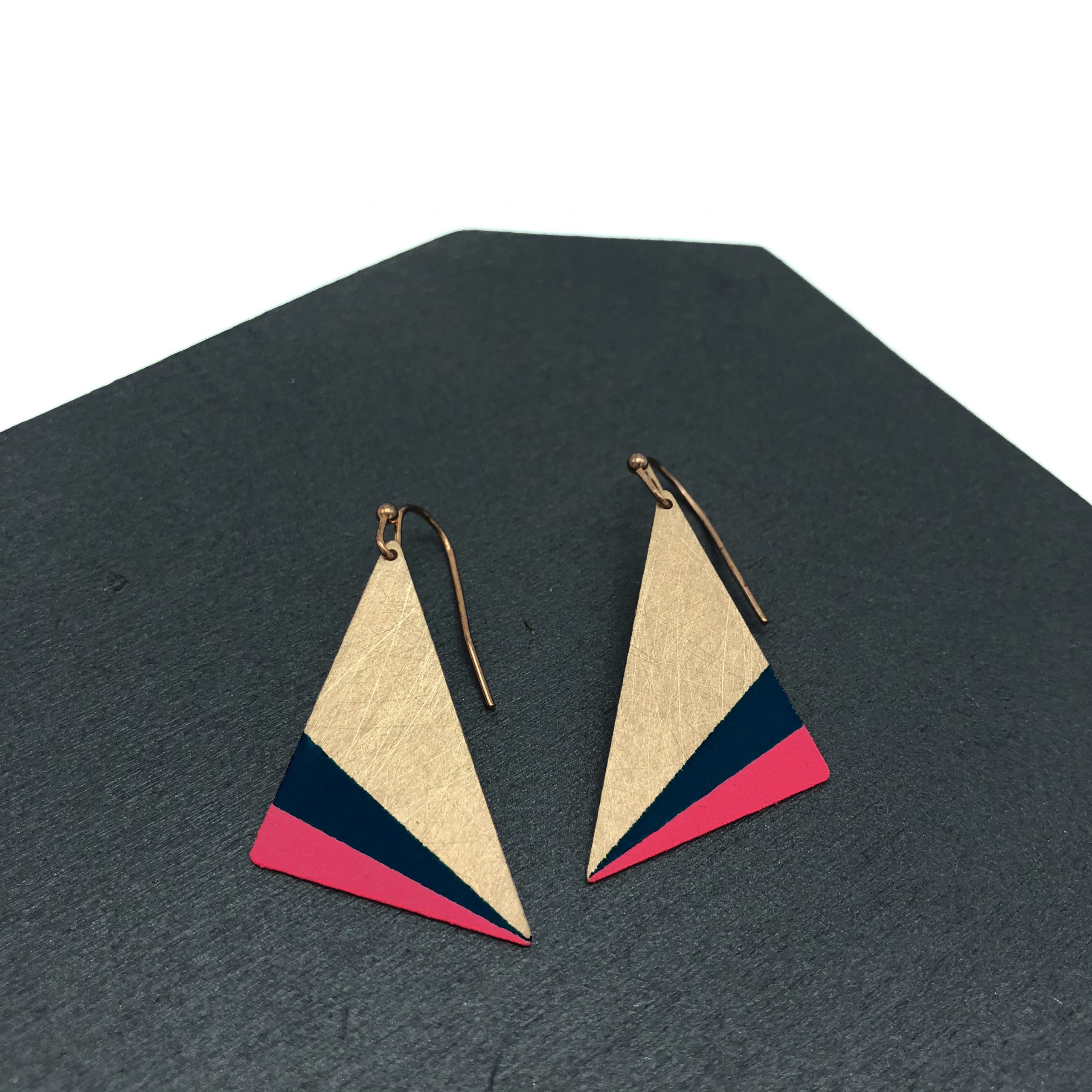 Dreieck Ohrhänger lackiert marine pink ruby on tuesday